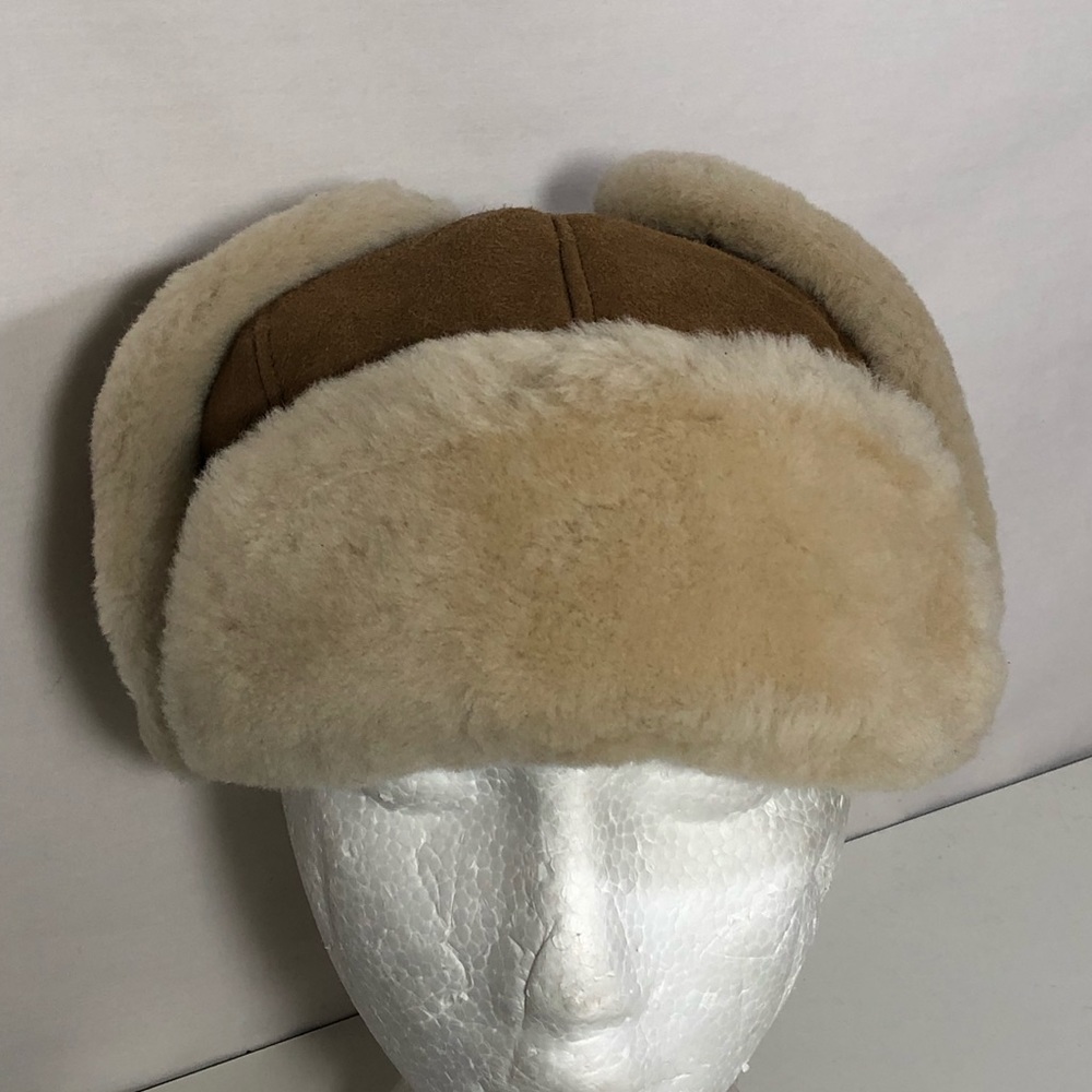 EUC, worn once, UGG Men's Trapper Hat Shearling Earflap Chin Strap